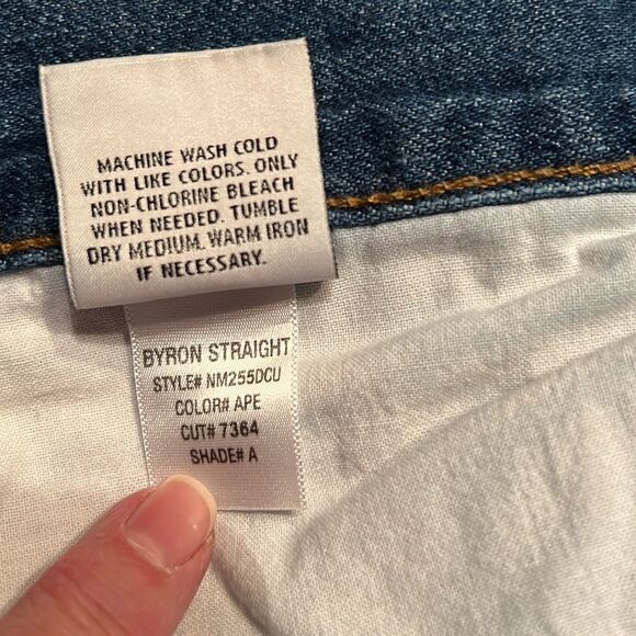 Hudsonβ
jeansβ
- Picture 13 of 13